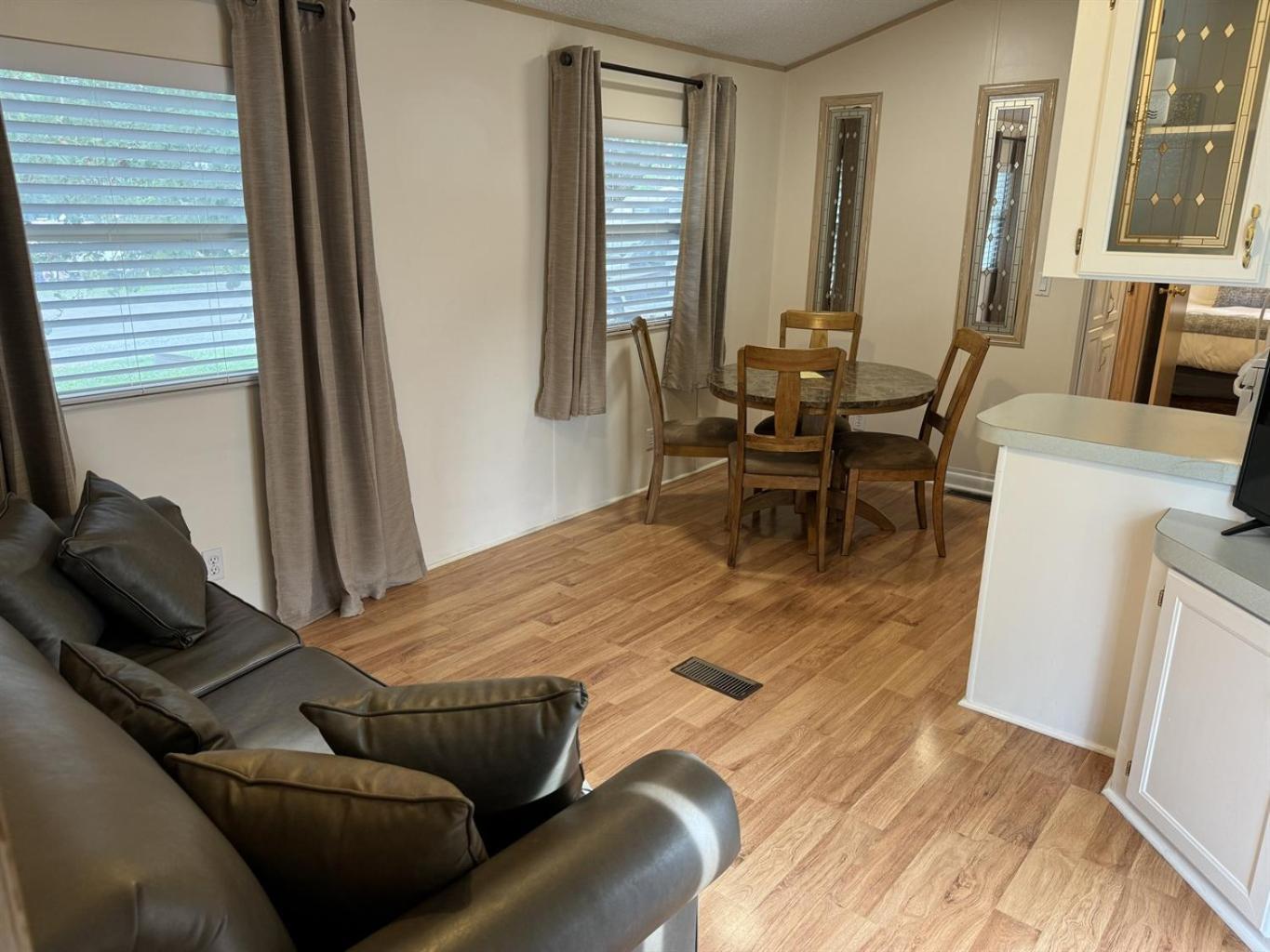 Delightful 2 Bedroom Model Chalé